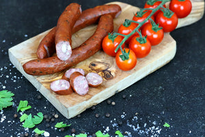 Cârnați de vită bio cu cașcaval – afumați natural, gust intens