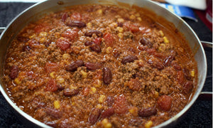 Ingrediente proaspete și carne bio de vită pentru rețeta de chilli con carne Land.Luft