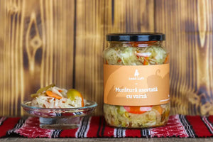 Murătură Asortată cu Varză – Mixul savuros de legume de grădină