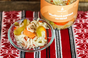 Murătură Asortată cu Varză – Mixul savuros de legume de grădină