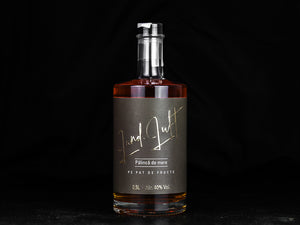 Palincă de mere pe pat de fructe