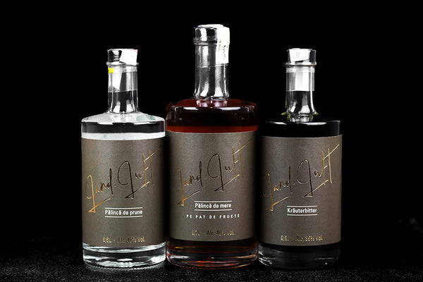 PACHET TRIO BĂUTURI – PALINCĂ DE MERE PE PAT DE FRUCTE, PALINCĂ DE PRUNE, KRAUTERBITTER