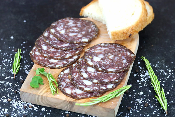 Salam bio cu vin alb – crud-uscat, vită Angus